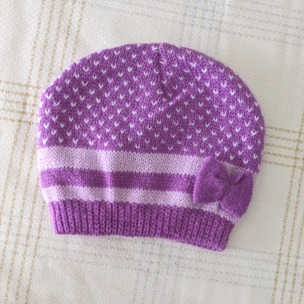 Little Girls Purple knitted hat/beanie. Cute bow accent.